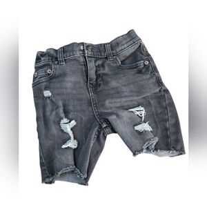 🙎‍♂️ Boys Distressed Jean Shorts Sz6